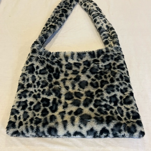 Urban Outfitters Handbags - vintage y2k cheetah bag fuzzy tote hobo shoulder bag leopard print